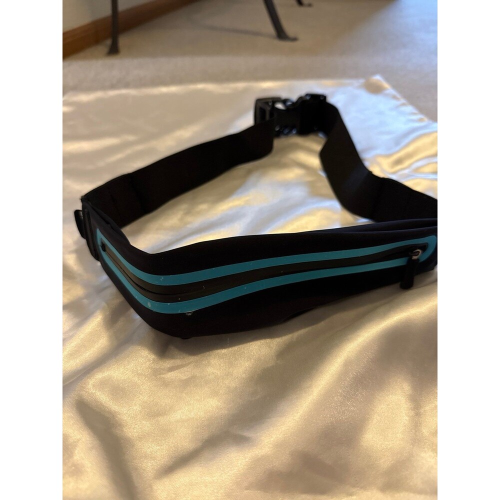 Sports belt purse